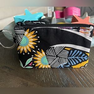 🌺🌸 NWT Vera Bradley Factory Style Zip
ID Case, Signature Cotton, Kauai Floral